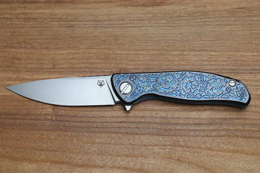 SHIROGOROV KNIVES / TI2 DESIGN F95 BLACK HULA "BLUE PIXELATED FLOWER" - M390 BLADE - MRBS