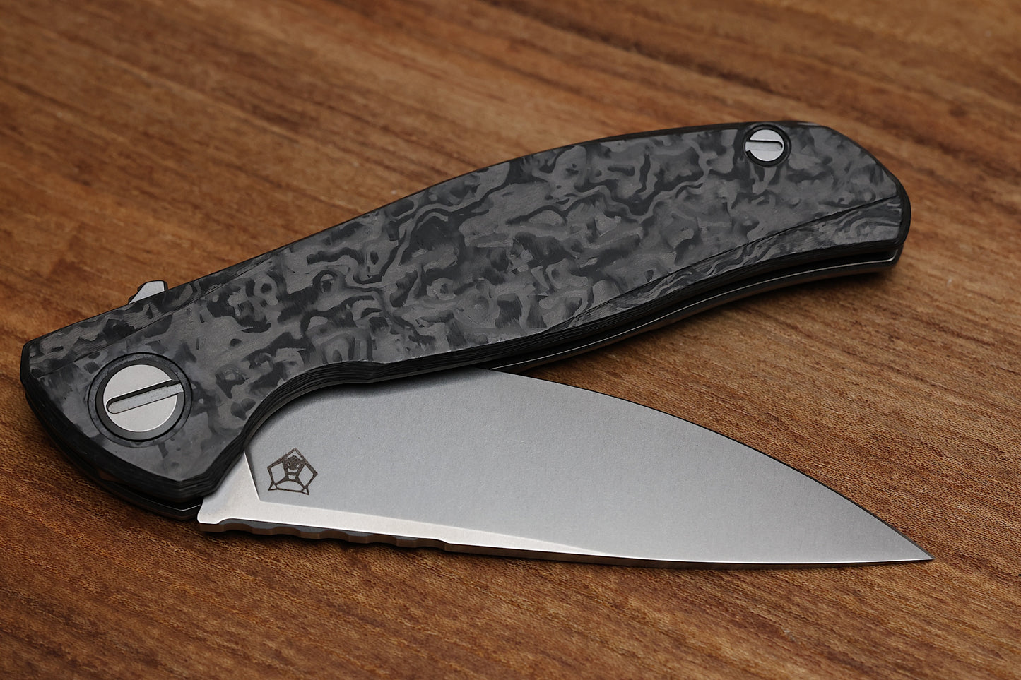 SHIROGOROV HATI GEN 3 – M390 BLADE – MARBLE CARBON FIBER – MRBS