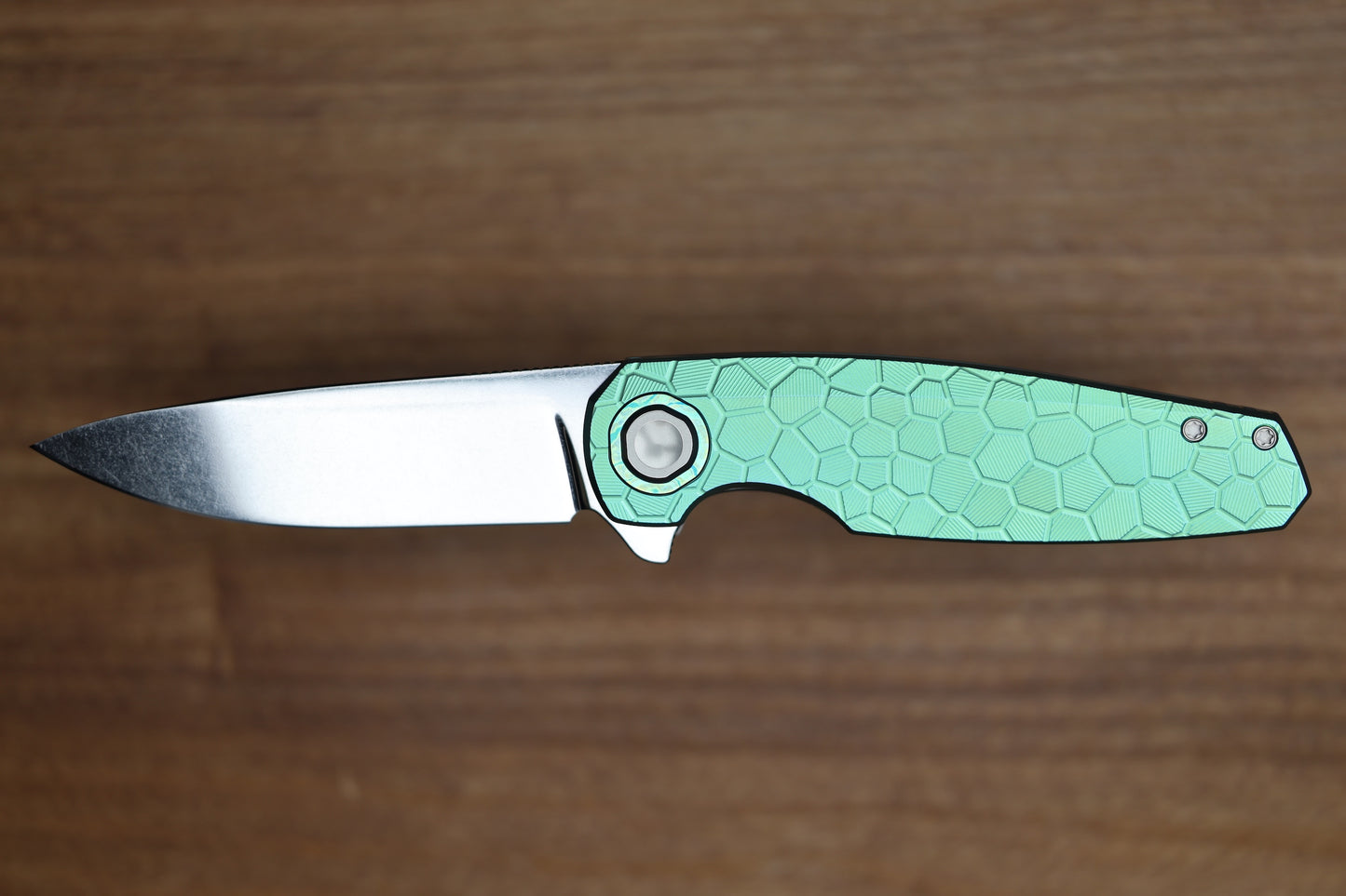 HOLT BLADEWORKS MORPHEUS - BURNISHED ANO TURTLE TITANIUM PATTERN WITH UDDEHOLM VANAX SUPERCLEAN BLADE #1925