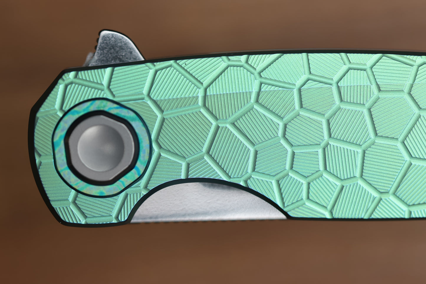 HOLT BLADEWORKS MORPHEUS - BURNISHED ANO TURTLE TITANIUM PATTERN WITH UDDEHOLM VANAX SUPERCLEAN BLADE #1925