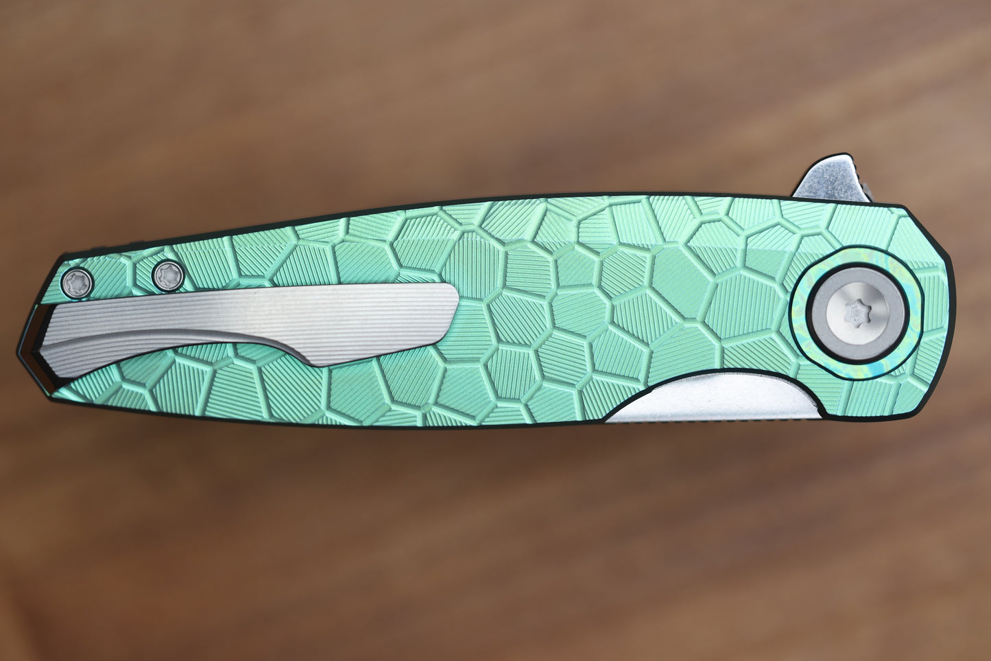 HOLT BLADEWORKS MORPHEUS - BURNISHED ANO TURTLE TITANIUM PATTERN WITH UDDEHOLM VANAX SUPERCLEAN BLADE #1925