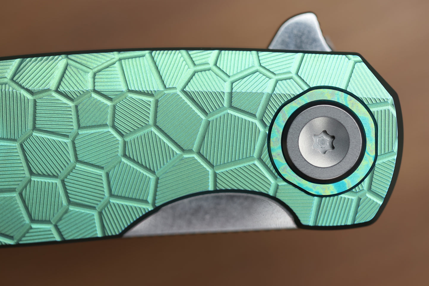 HOLT BLADEWORKS MORPHEUS - BURNISHED ANO TURTLE TITANIUM PATTERN WITH UDDEHOLM VANAX SUPERCLEAN BLADE #1925