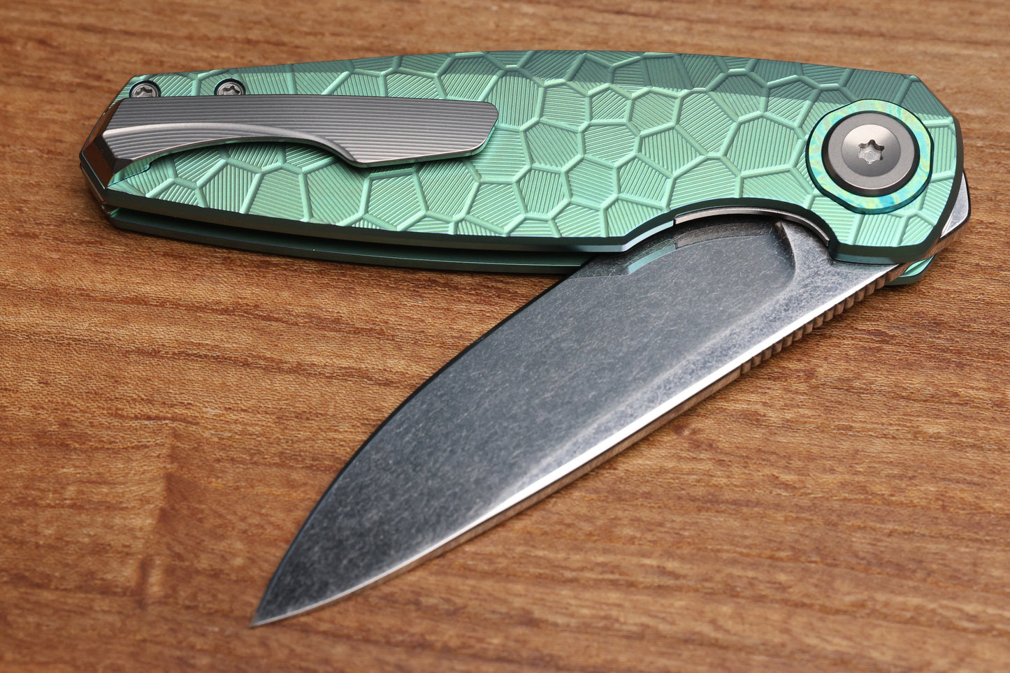 HOLT BLADEWORKS MORPHEUS - BURNISHED ANO TURTLE TITANIUM PATTERN WITH UDDEHOLM VANAX SUPERCLEAN BLADE #1925
