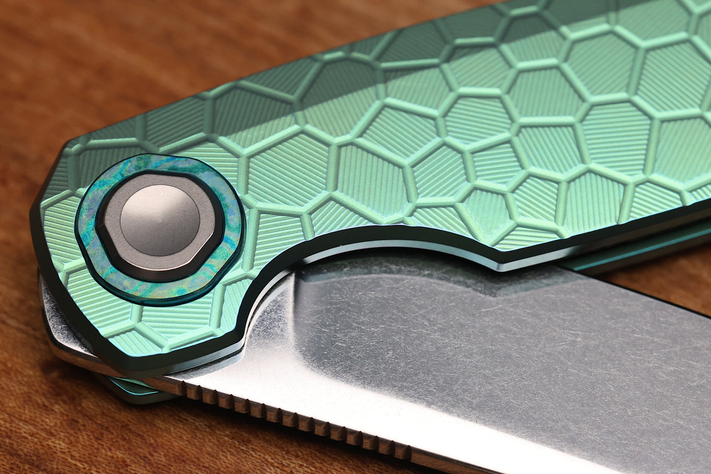 HOLT BLADEWORKS MORPHEUS - BURNISHED ANO TURTLE TITANIUM PATTERN WITH UDDEHOLM VANAX SUPERCLEAN BLADE #1925