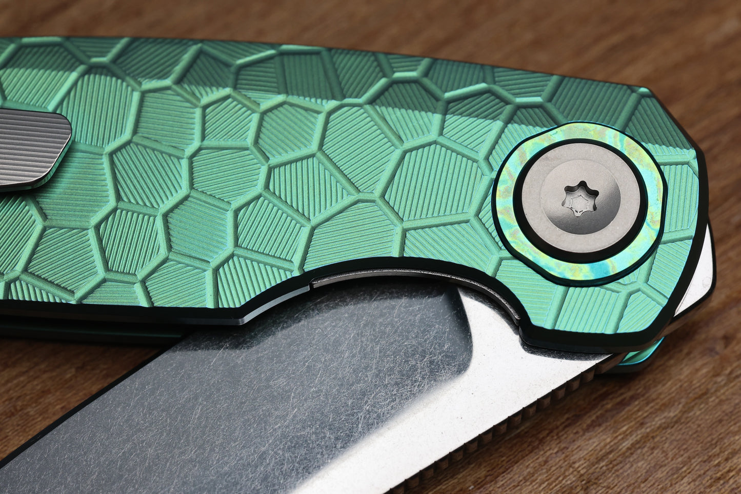HOLT BLADEWORKS MORPHEUS - BURNISHED ANO TURTLE TITANIUM PATTERN WITH UDDEHOLM VANAX SUPERCLEAN BLADE #1925