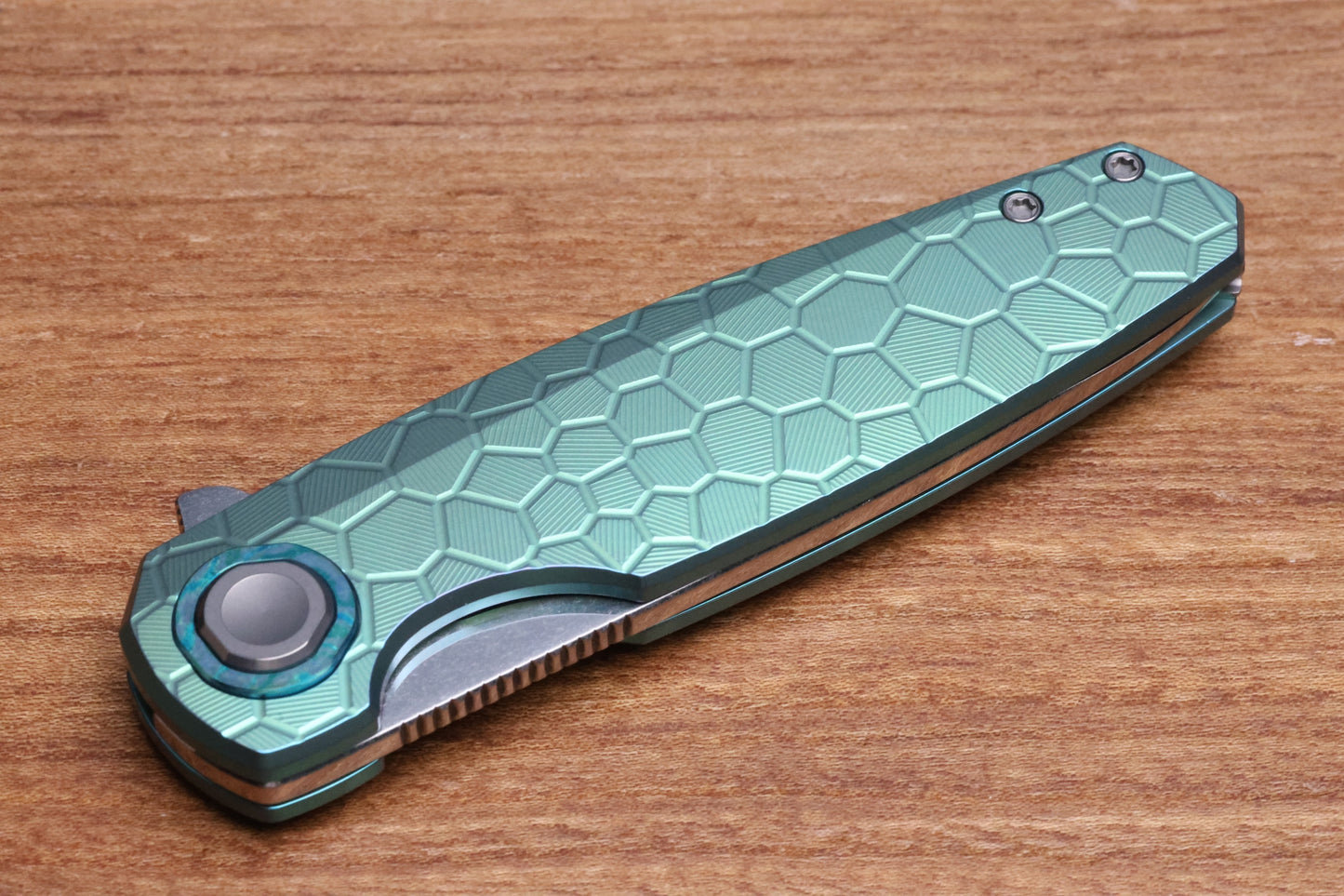HOLT BLADEWORKS MORPHEUS - BURNISHED ANO TURTLE TITANIUM PATTERN WITH UDDEHOLM VANAX SUPERCLEAN BLADE #1925