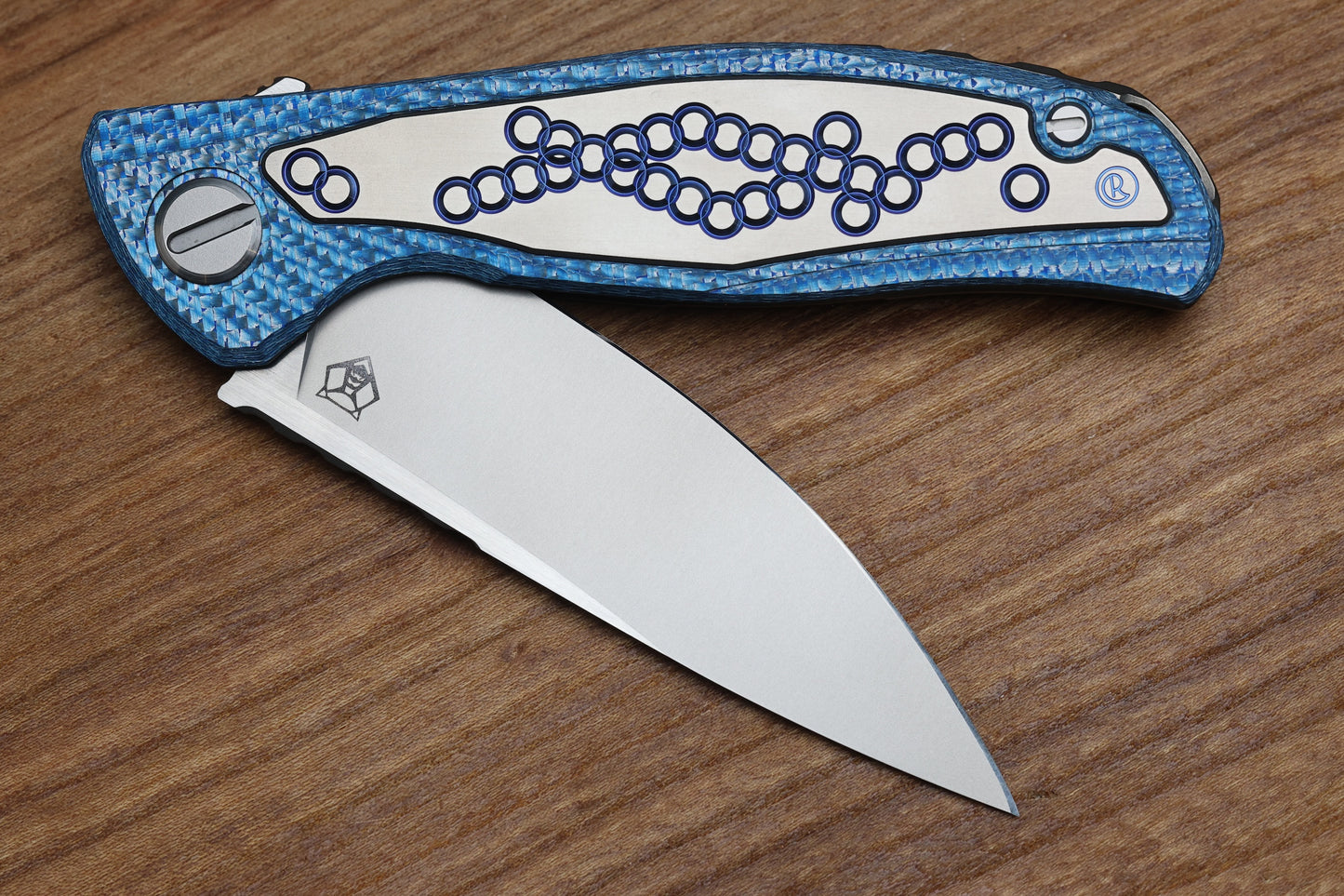 SHIROGOROV KNIVES "SPECIAL EDITION" CHRIS REEVE COLLABORATION HATI CGG - MAGNACUT BLADE - TITANIUM/BLUE ALUTEX HANDLE - MRBS