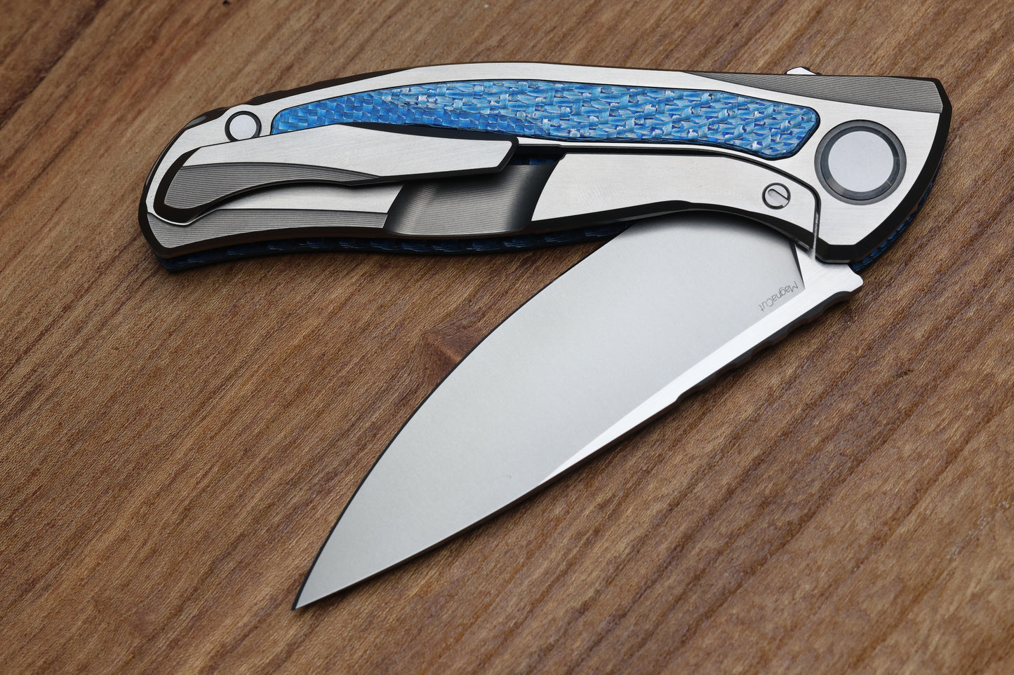 SHIROGOROV KNIVES "SPECIAL EDITION" CHRIS REEVE COLLABORATION HATI CGG - MAGNACUT BLADE - TITANIUM/BLUE ALUTEX HANDLE - MRBS