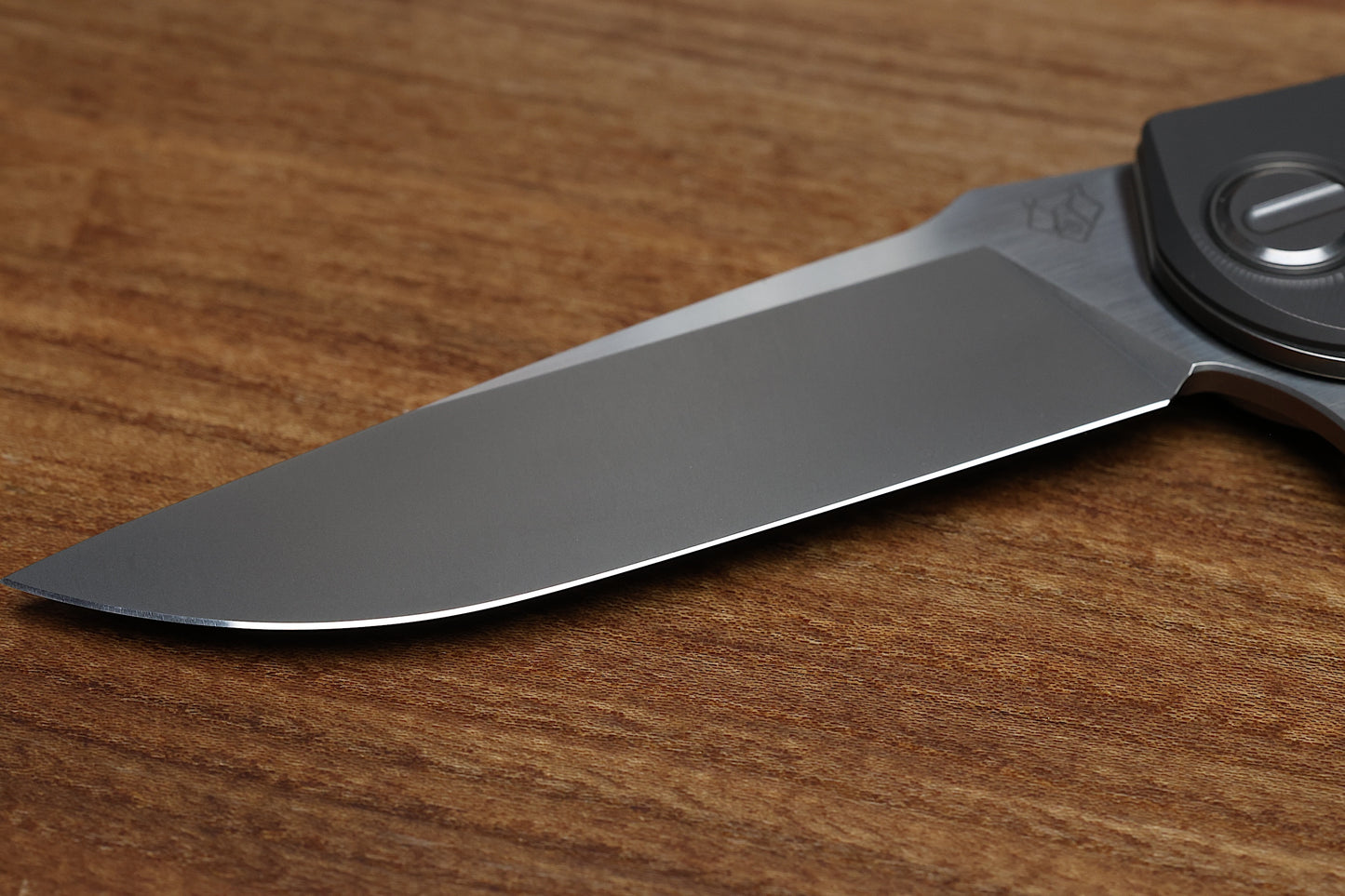 SHIROGOROV “LIMITED EDITION” RJ MARTIN DESIGN RQ36 – TITANIUM/LAVA & ASH CARBOTI HANDLE – S110V BLADE – SRRBS