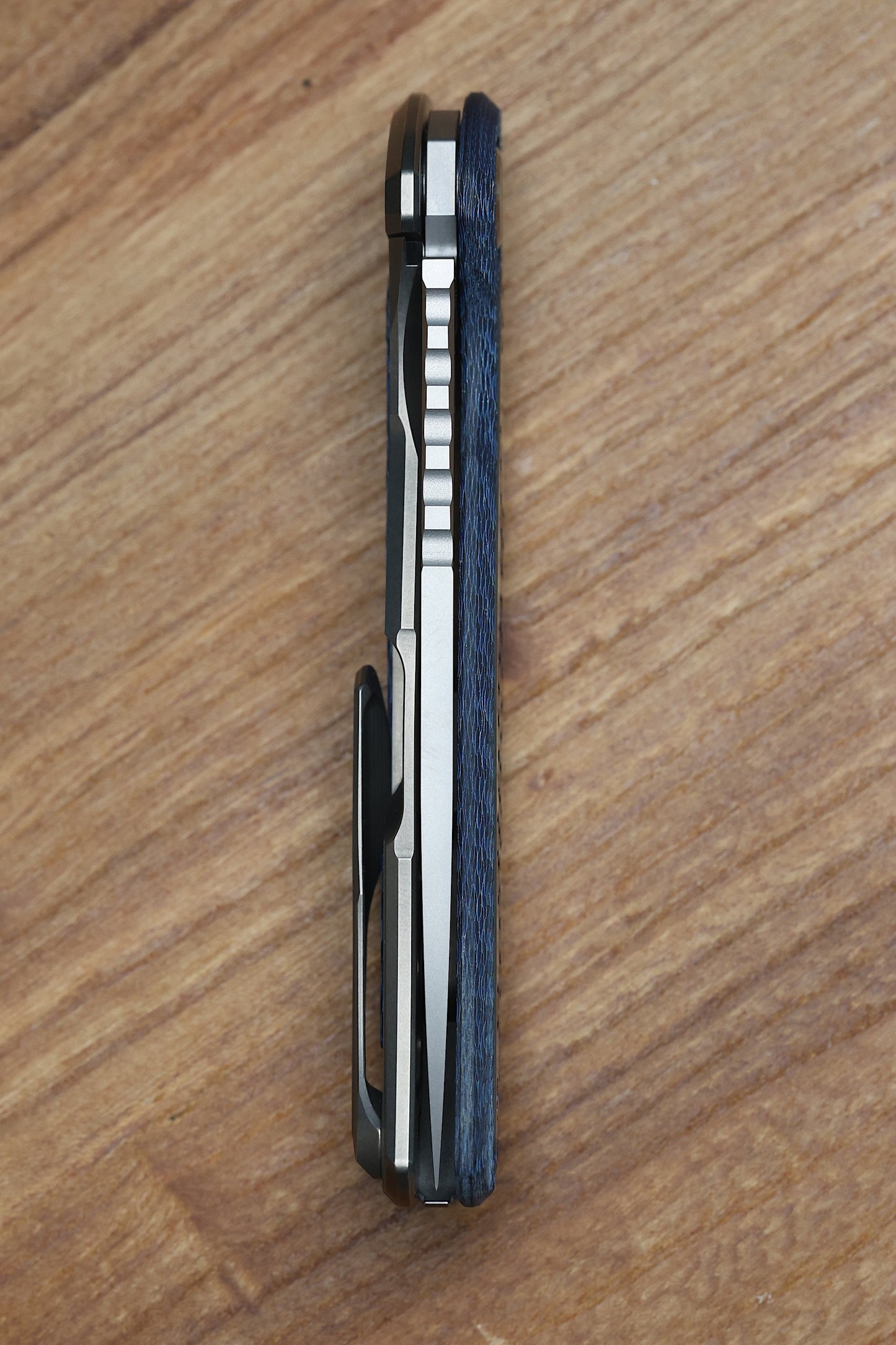 SHIROGOROV KNIVES "SPECIAL EDITION" CHRIS REEVE COLLABORATION HATI CGG - MAGNACUT BLADE - TITANIUM/BLUE ALUTEX HANDLE - MRBS
