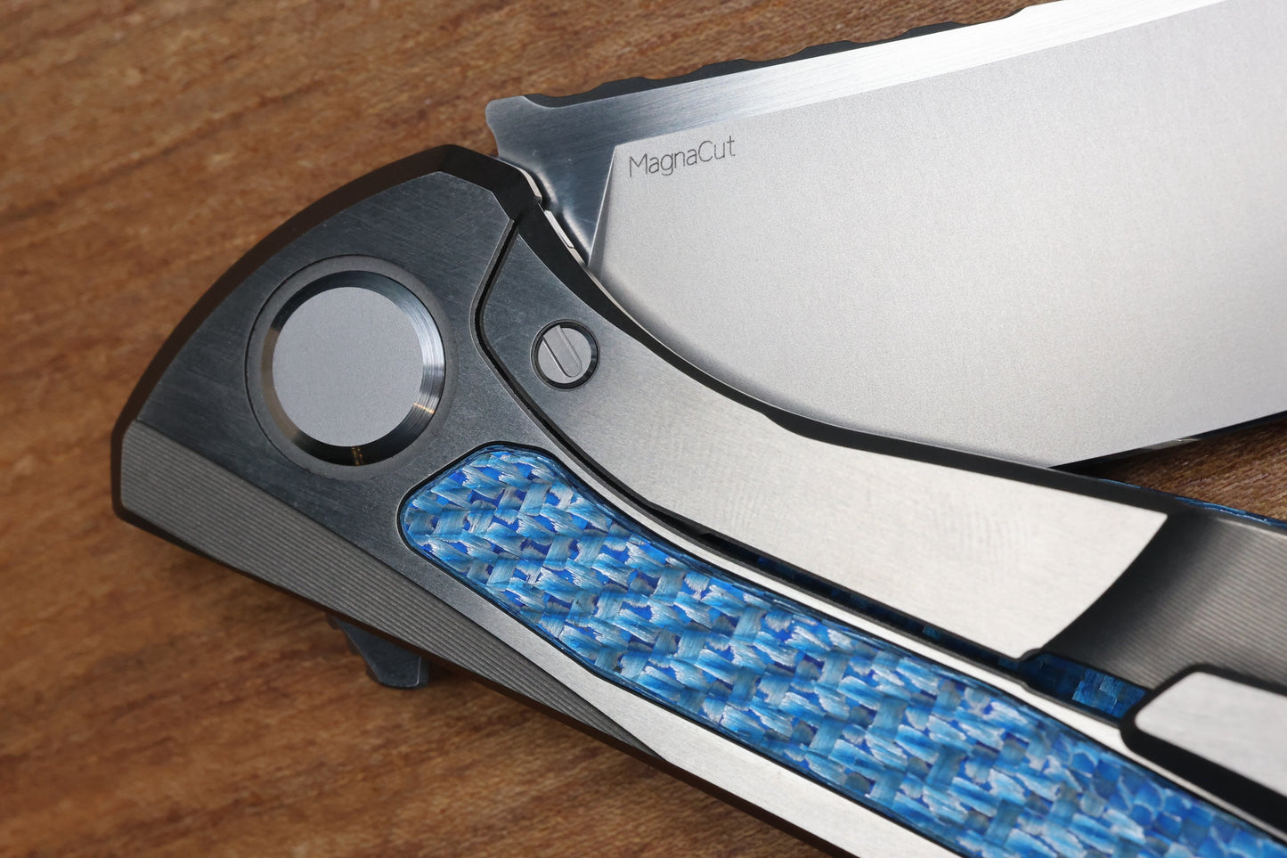SHIROGOROV KNIVES "SPECIAL EDITION" CHRIS REEVE COLLABORATION HATI CGG - MAGNACUT BLADE - TITANIUM/BLUE ALUTEX HANDLE - MRBS