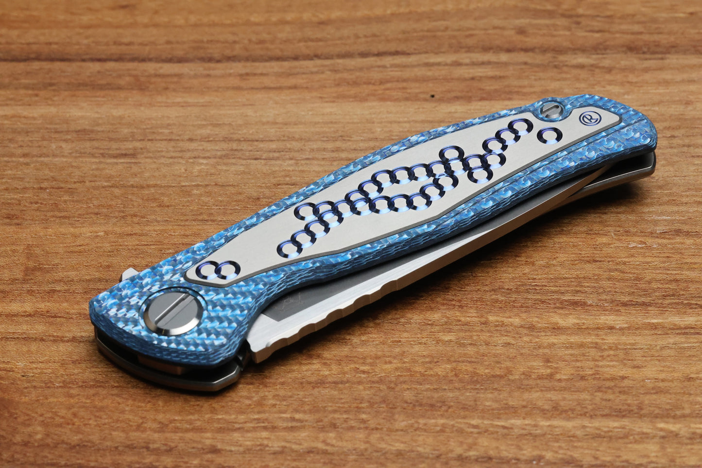 SHIROGOROV KNIVES "SPECIAL EDITION" CHRIS REEVE COLLABORATION HATI CGG - MAGNACUT BLADE - TITANIUM/BLUE ALUTEX HANDLE - MRBS