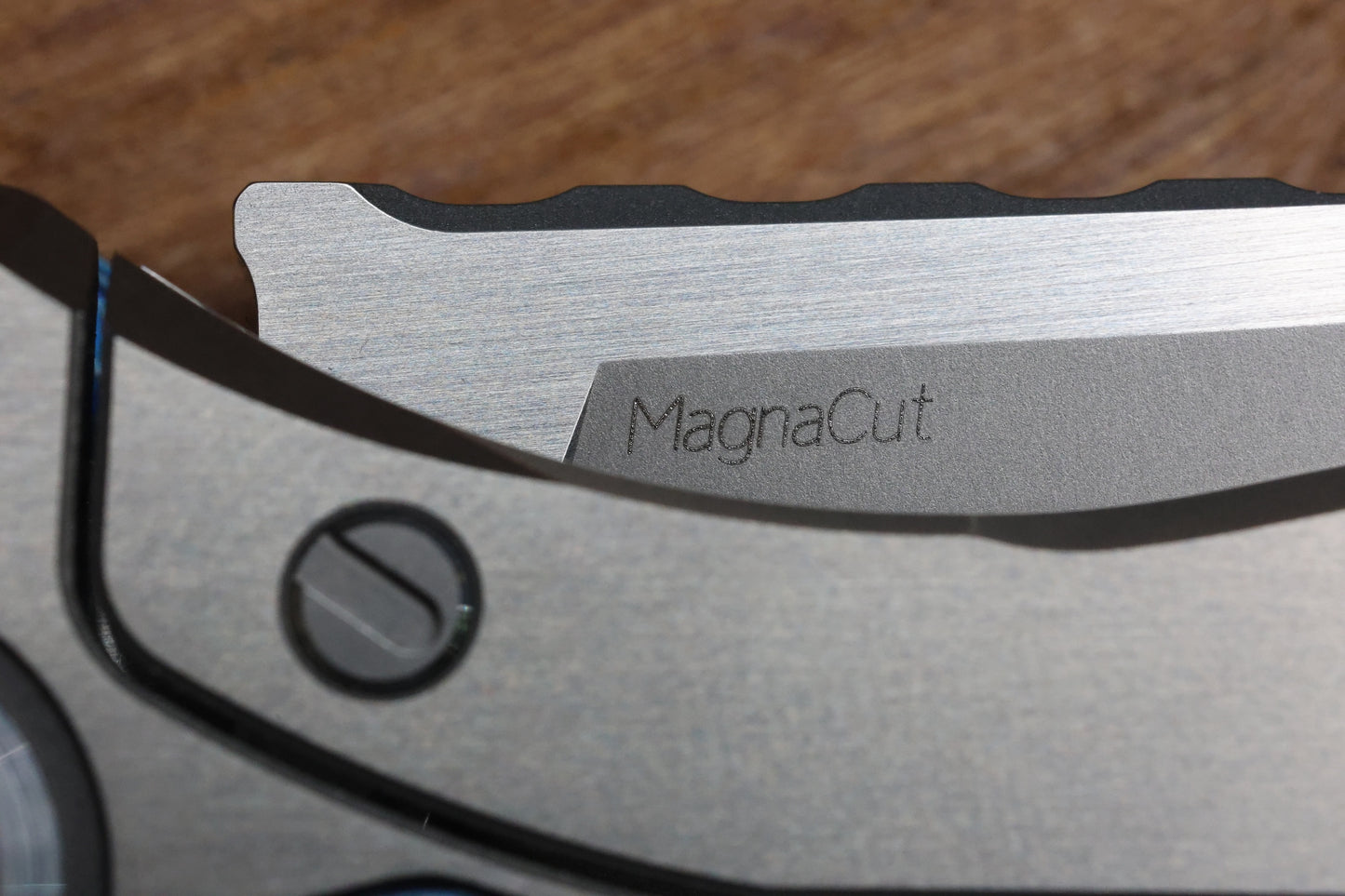 SHIROGOROV KNIVES "SPECIAL EDITION" CHRIS REEVE COLLABORATION HATI CGG - MAGNACUT BLADE - TITANIUM/BLUE ALUTEX HANDLE - MRBS