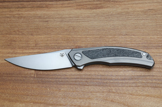 SHIROGOROV KNIVES "R1 EDITION" URSUS QUANTUM NL - CROMAX PM BLADE - TITANIUM HANDLE - R1 PATTERN CARBON FIBER INLAY - MRBS