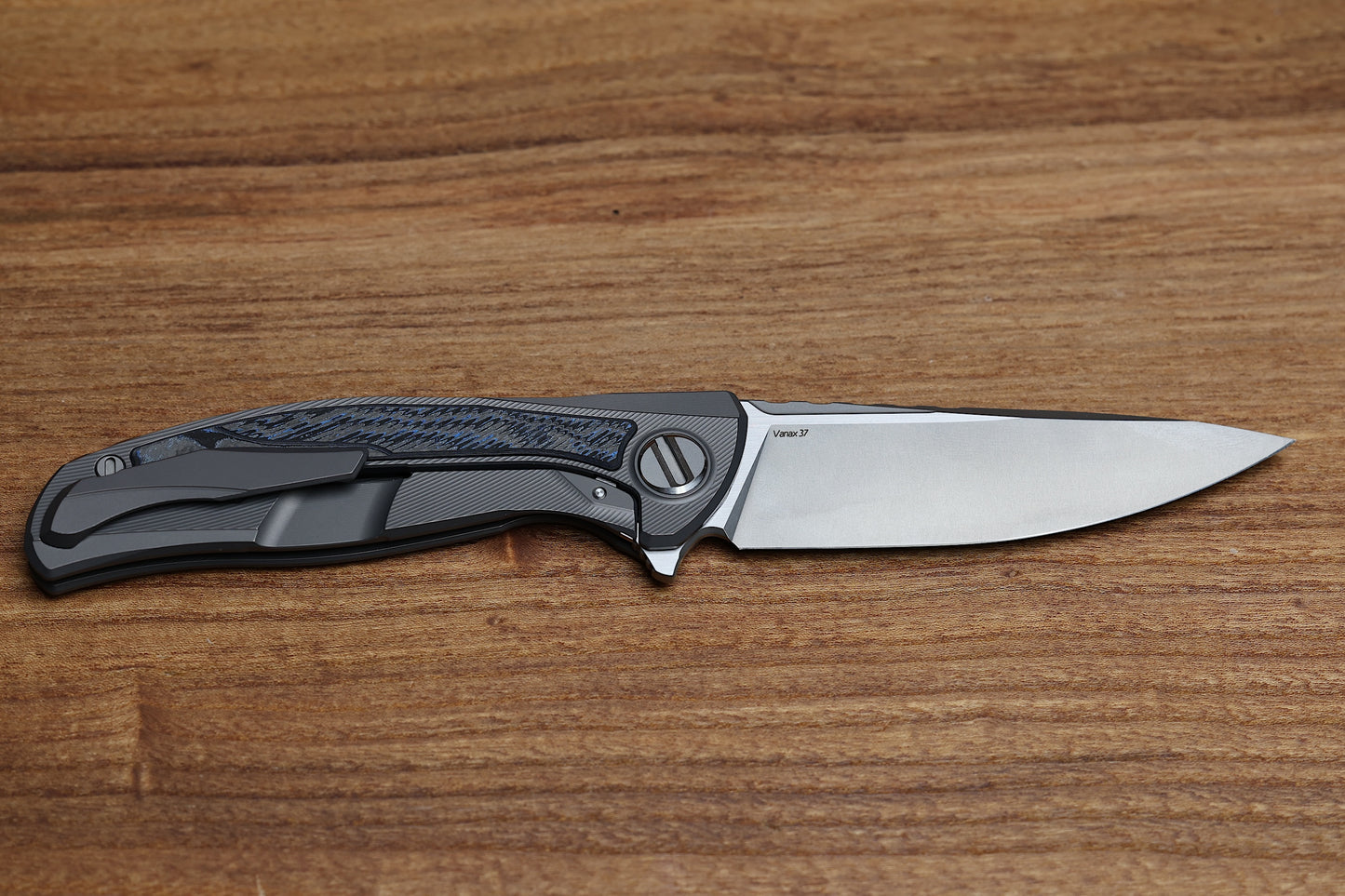 SHIROGOROV CUSTOM DIVISION F95NL – ELECTROWEAVE CARBOTI/TITANIUM HANDLE – VANAX 37 BLADE – SRRBS