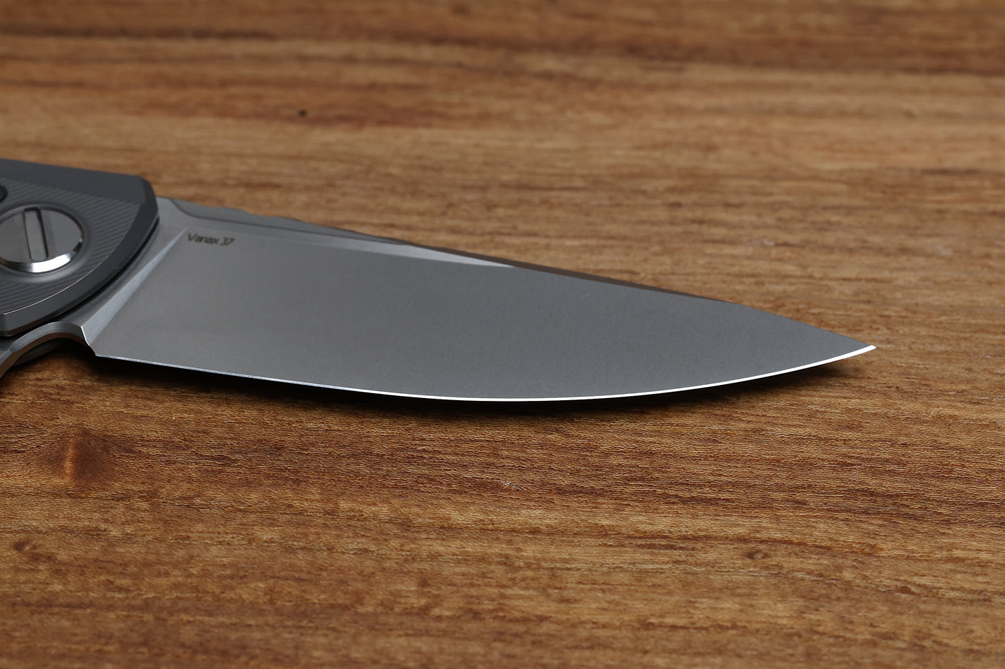 SHIROGOROV CUSTOM DIVISION F95NL – ELECTROWEAVE CARBOTI/TITANIUM HANDLE – VANAX 37 BLADE – SRRBS