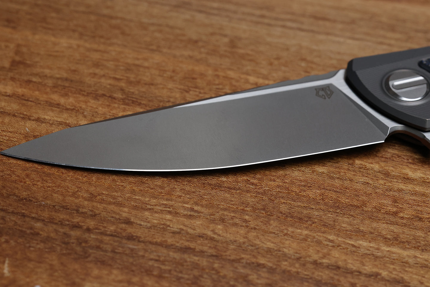 SHIROGOROV CUSTOM DIVISION F95NL – ELECTROWEAVE CARBOTI/TITANIUM HANDLE – VANAX 37 BLADE – SRRBS