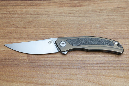 SHIROGOROV KNIVES "R1 EDITION" URSUS QUANTUM NL - CROMAX PM BLADE - BRONZE TITANIUM HANDLE - R1 PATTERN CARBON FIBER INLAY - MRBS
