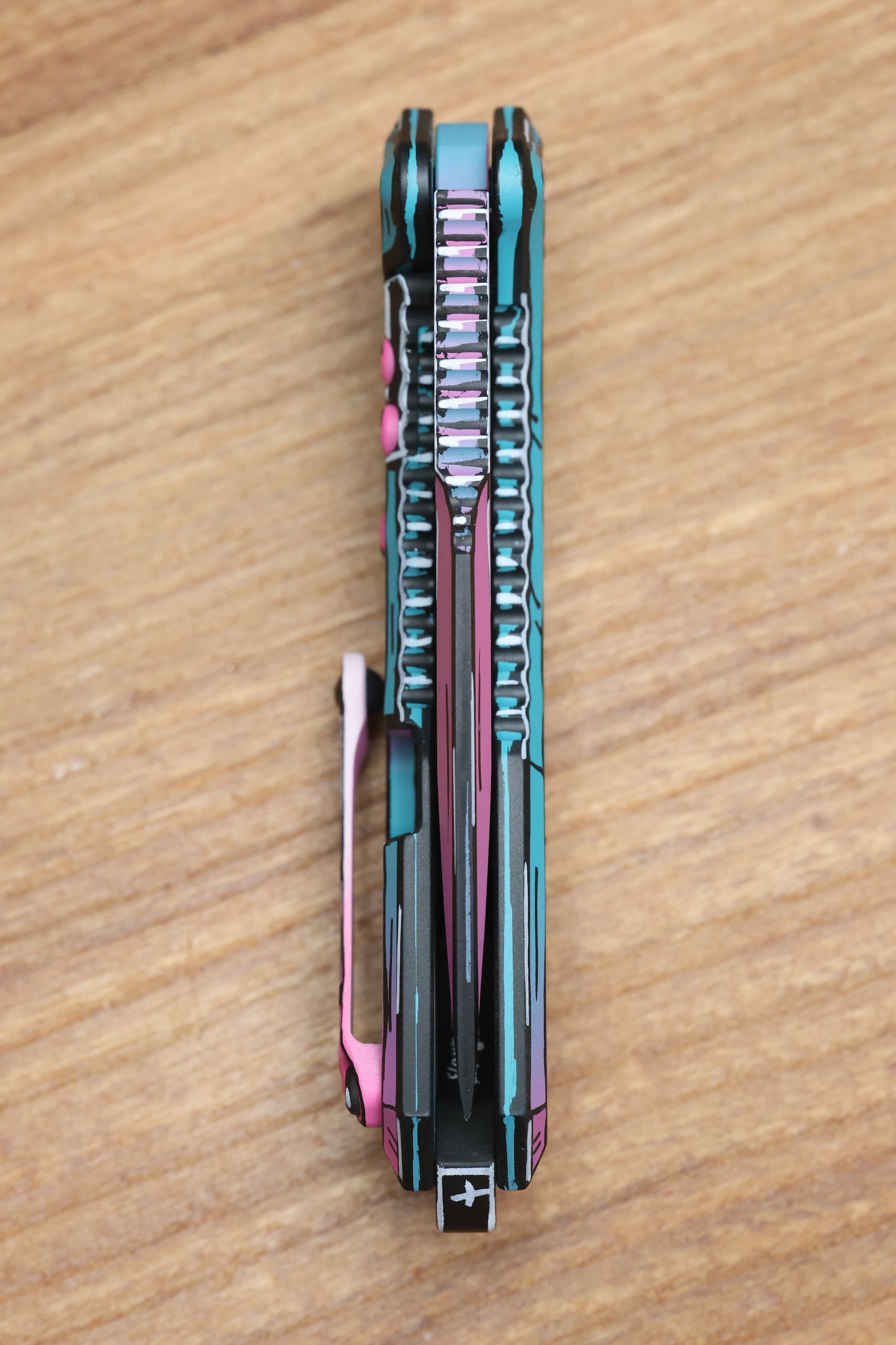 HERETIC KNIVES MEDUSA MANUAL - TANTO - MIAMI VICE - CEL SHADING - H009-CS-MV