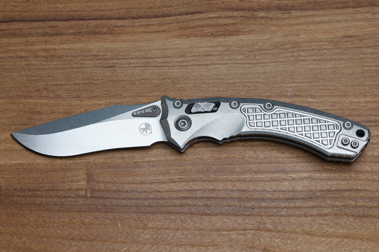 MICROTECH KNIVES "MARFIONE SELECT" AMPHIBIAN - RAM-LOK STONEWASH FINISH FRAG PATTERN TITANIUM W/ BLUE TITANIUM ACCENT 137RL-10FRMS2