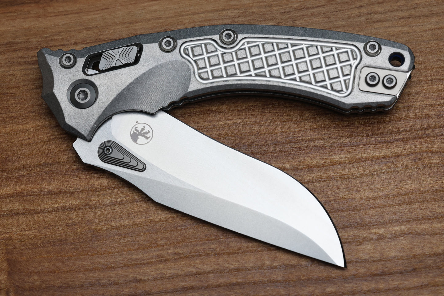 MICROTECH KNIVES "MARFIONE SELECT" AMPHIBIAN - RAM-LOK STONEWASH FINISH FRAG PATTERN TITANIUM W/ BLUE TITANIUM ACCENT 137RL-10FRMS2