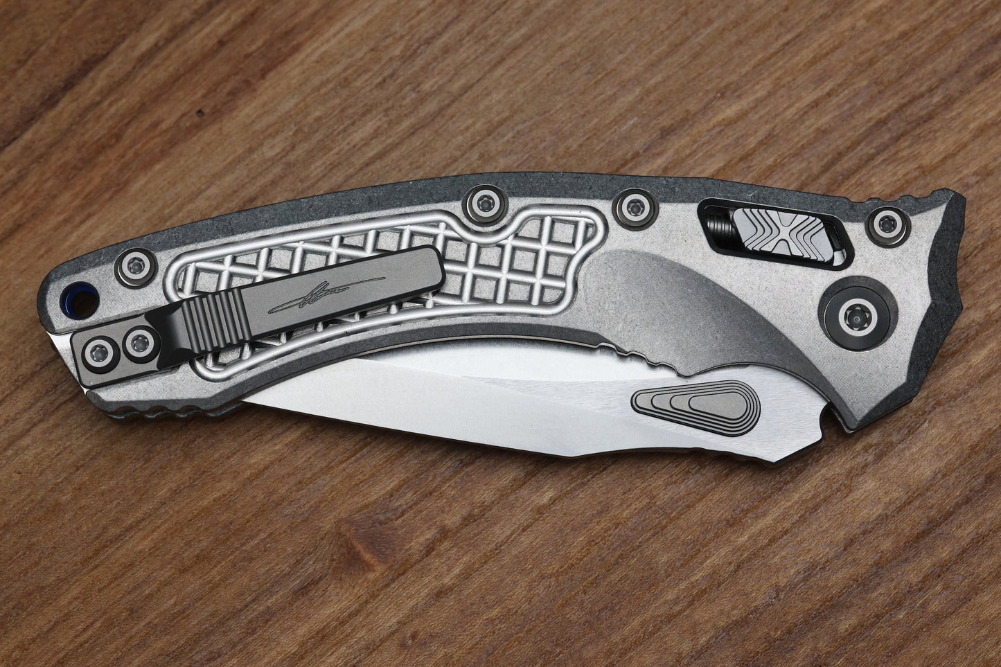 MICROTECH KNIVES "MARFIONE SELECT" AMPHIBIAN - RAM-LOK STONEWASH FINISH FRAG PATTERN TITANIUM W/ BLUE TITANIUM ACCENT 137RL-10FRMS2