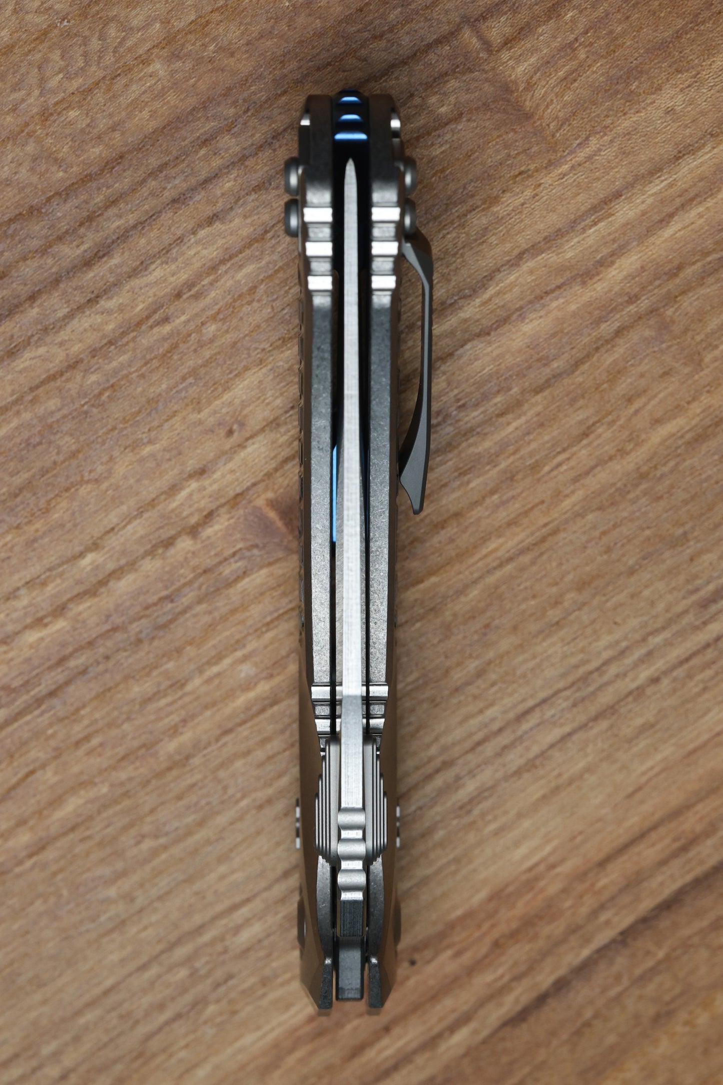 MICROTECH KNIVES "MARFIONE SELECT" AMPHIBIAN - RAM-LOK STONEWASH FINISH FRAG PATTERN TITANIUM W/ BLUE TITANIUM ACCENT 137RL-10FRMS2