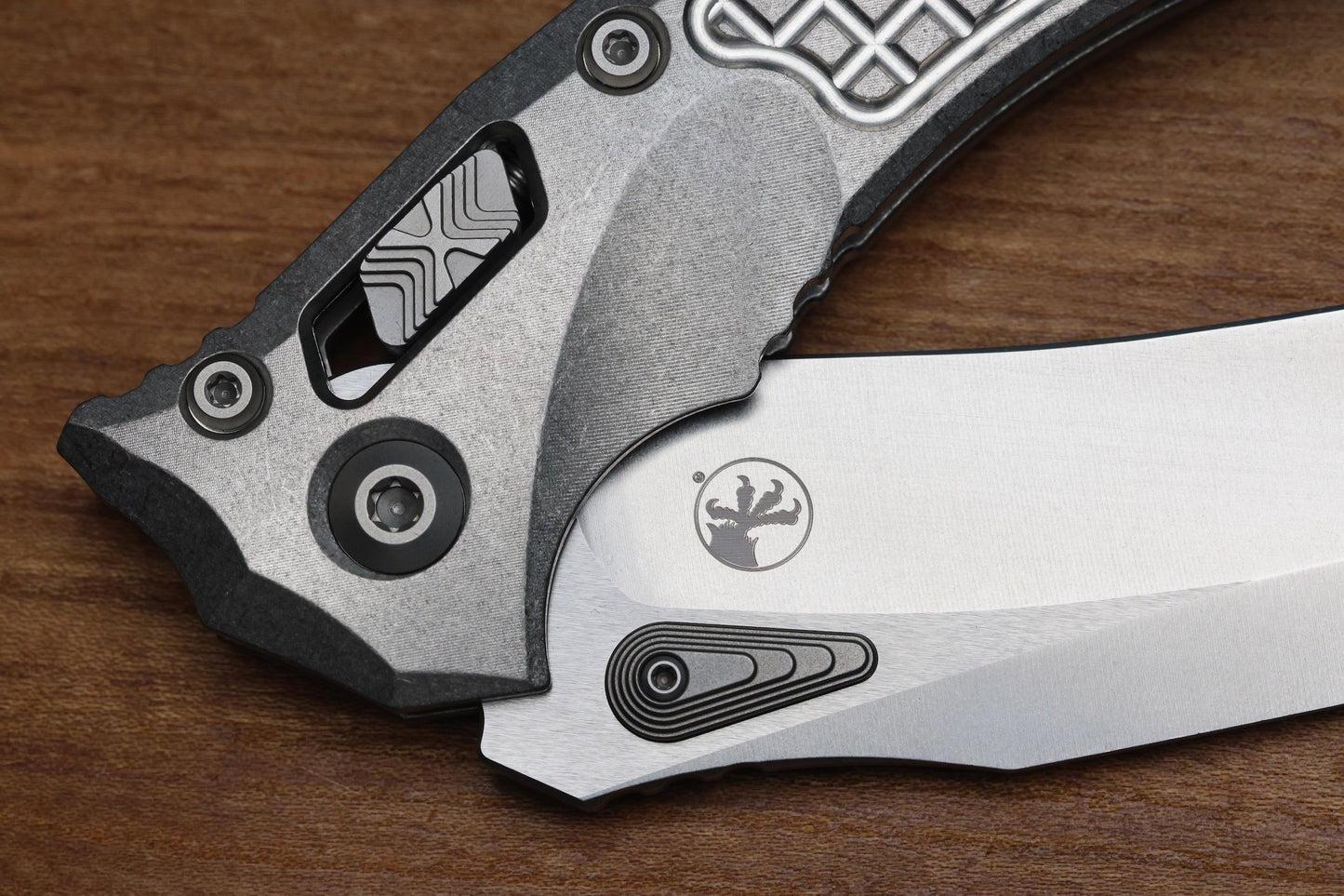 MICROTECH KNIVES "MARFIONE SELECT" AMPHIBIAN - RAM-LOK STONEWASH FINISH FRAG PATTERN TITANIUM W/ BLUE TITANIUM ACCENT 137RL-10FRMS2
