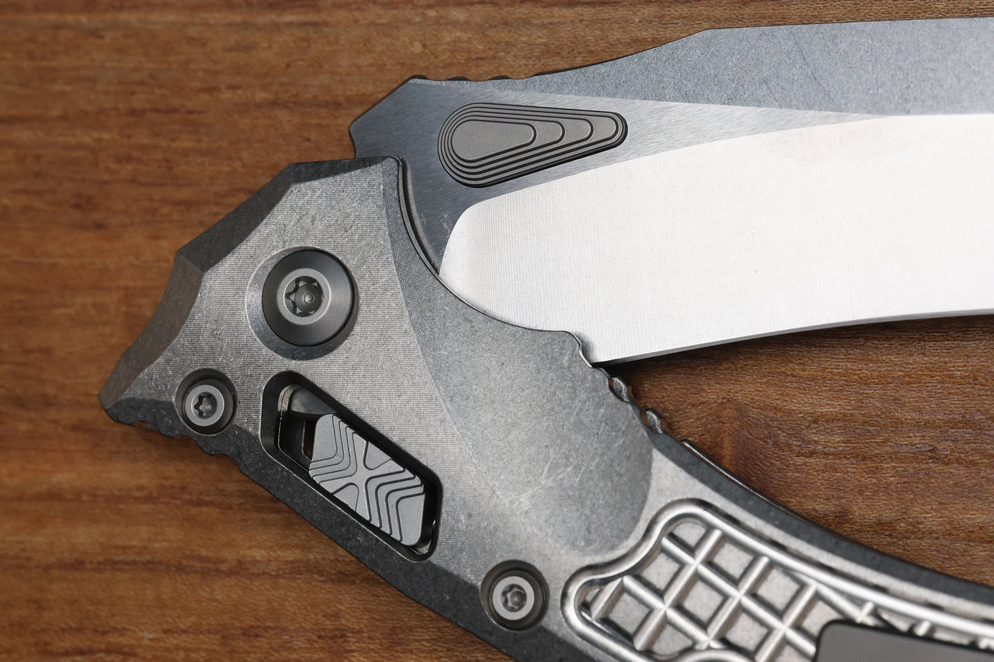 MICROTECH KNIVES "MARFIONE SELECT" AMPHIBIAN - RAM-LOK STONEWASH FINISH FRAG PATTERN TITANIUM W/ BLUE TITANIUM ACCENT 137RL-10FRMS2