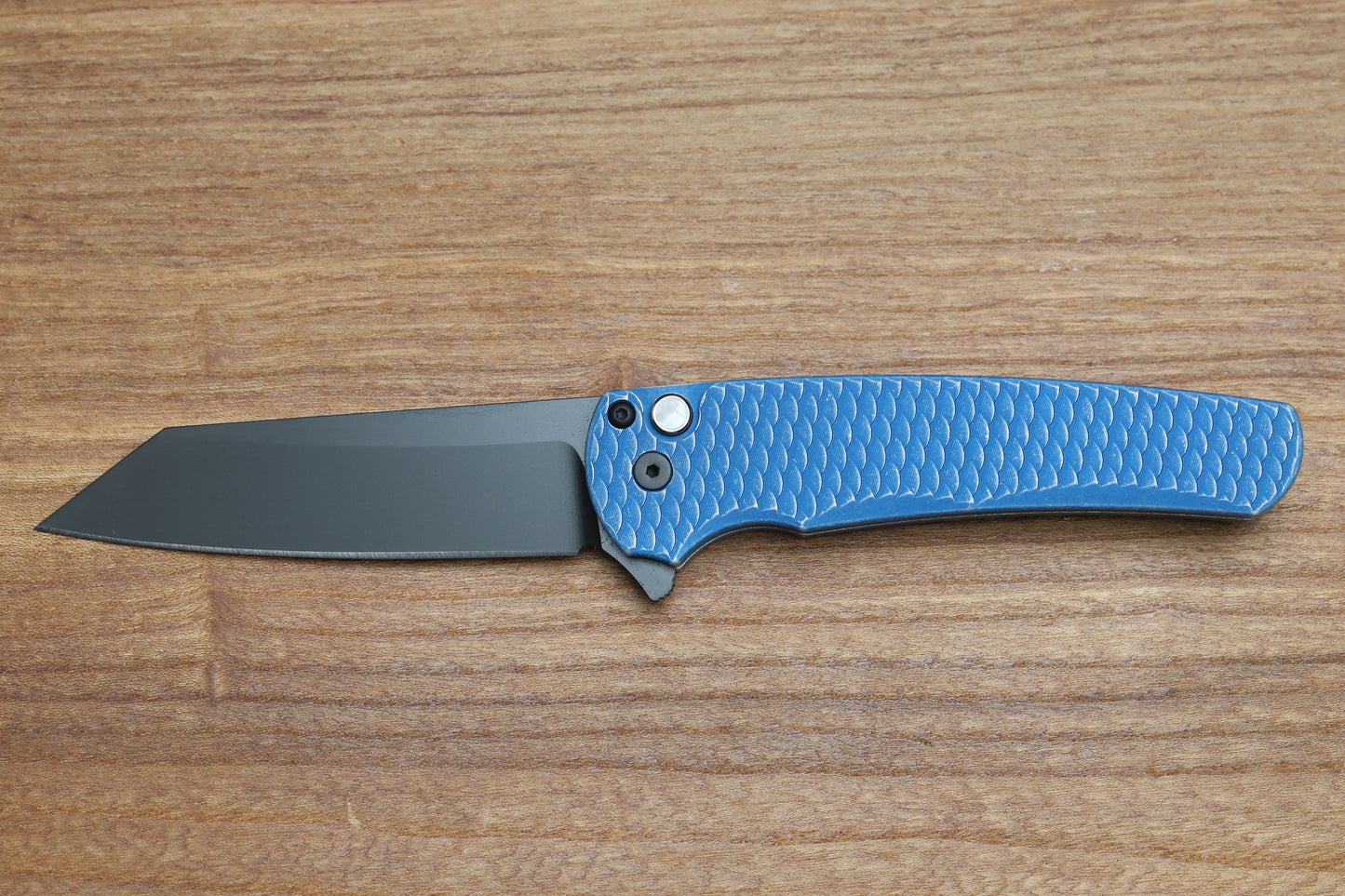 PRO-TECH MALIBU FLIPPER - 5436-BW BLUE LTD - BLUE BATTLEWORN "DRAGON SCALE" TEXTURED HANDLE - DLC BLACK MAGNACUT REVERSE TANTO BLADE