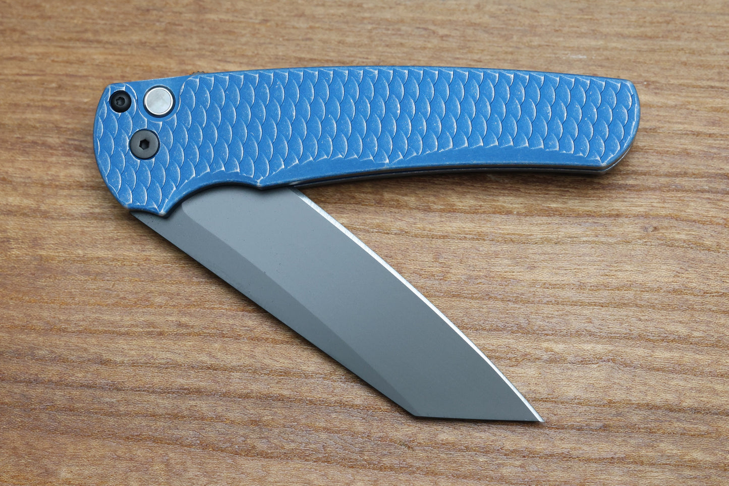 PRO-TECH MALIBU FLIPPER - 5436-BW BLUE LTD - BLUE BATTLEWORN "DRAGON SCALE" TEXTURED HANDLE - DLC BLACK MAGNACUT REVERSE TANTO BLADE