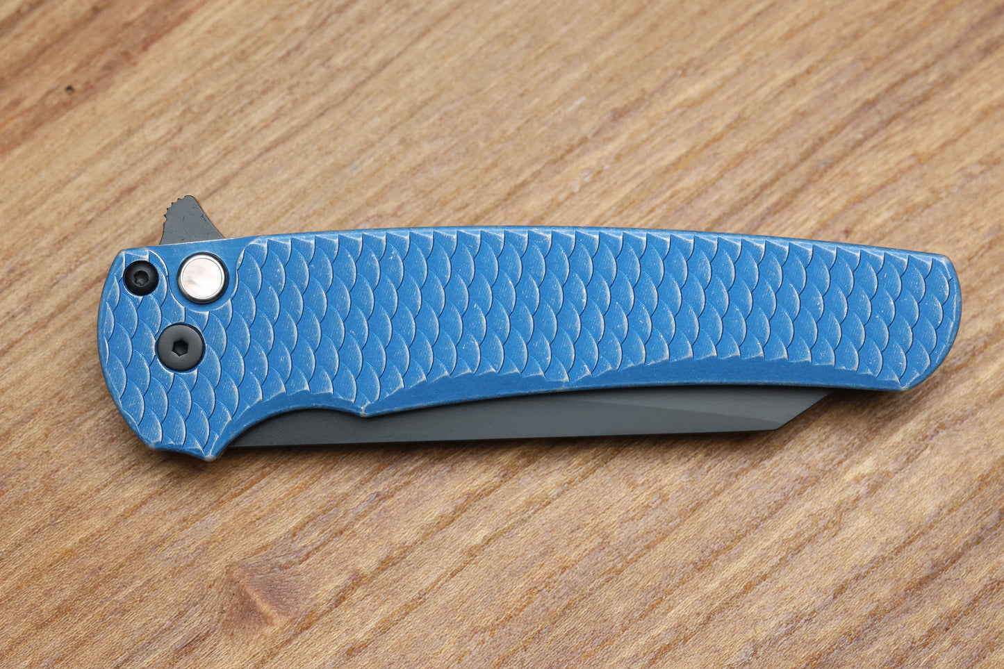 PRO-TECH MALIBU FLIPPER - 5436-BW BLUE LTD - BLUE BATTLEWORN "DRAGON SCALE" TEXTURED HANDLE - DLC BLACK MAGNACUT REVERSE TANTO BLADE