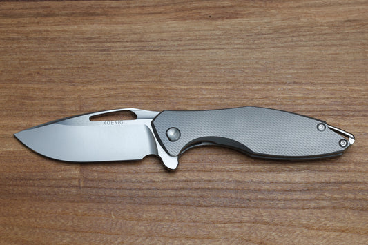 KOENIG KNIVES ARIUS - CORDA TITANIUM HANDLE - SILVER HARDWARE - BURNISHED W/ POLISHED FLATS M398 BLADE