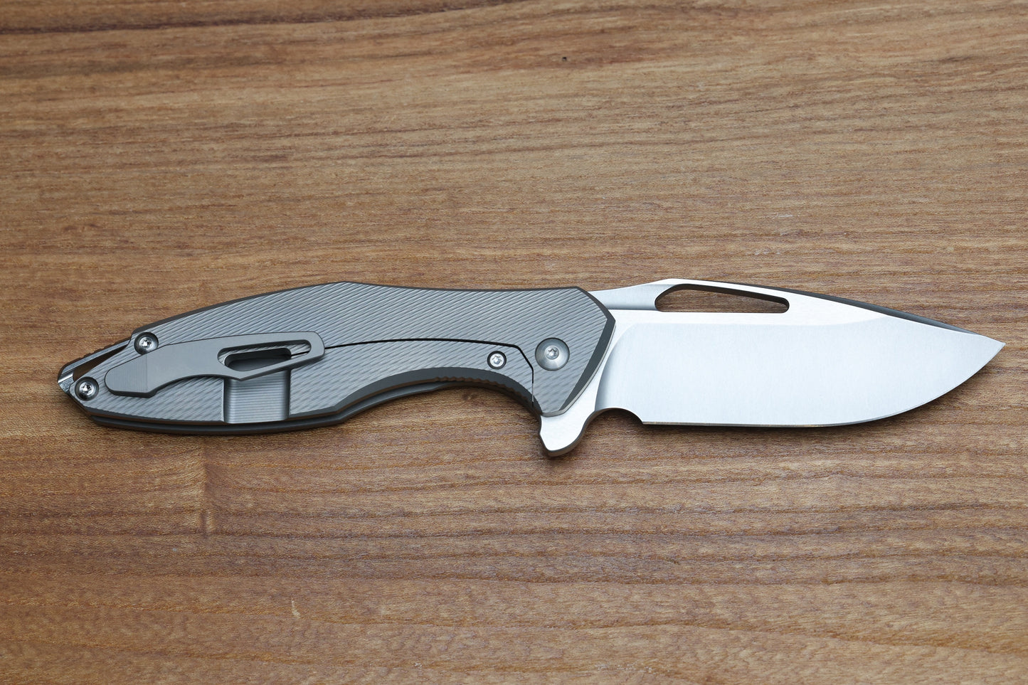 KOENIG KNIVES ARIUS - CORDA TITANIUM HANDLE - SILVER HARDWARE - BURNISHED W/ POLISHED FLATS M398 BLADE