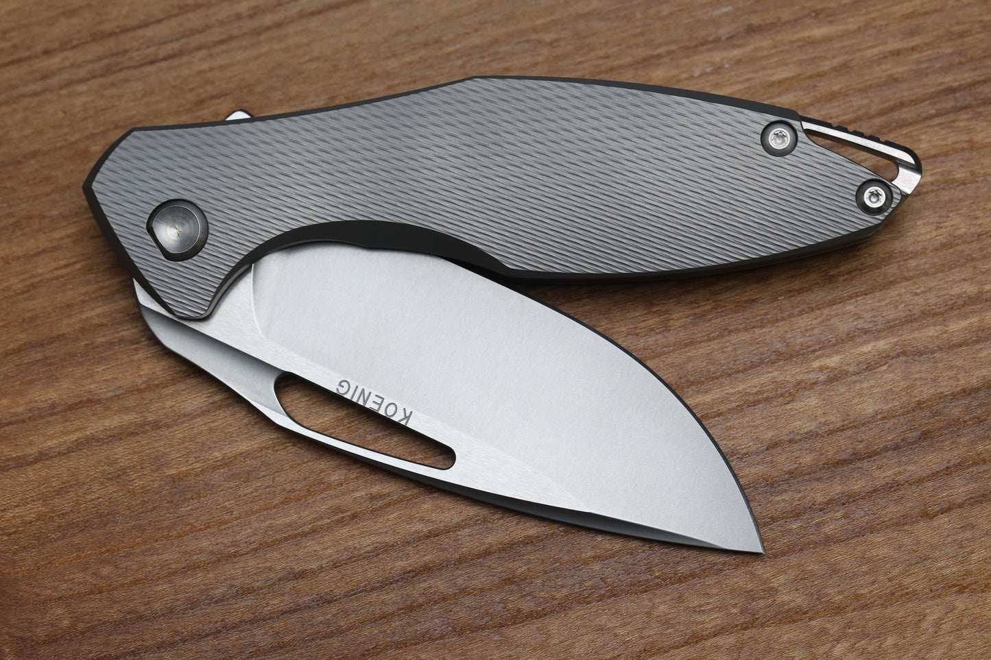 KOENIG KNIVES ARIUS - CORDA TITANIUM HANDLE - SILVER HARDWARE - BURNISHED W/ POLISHED FLATS M398 BLADE