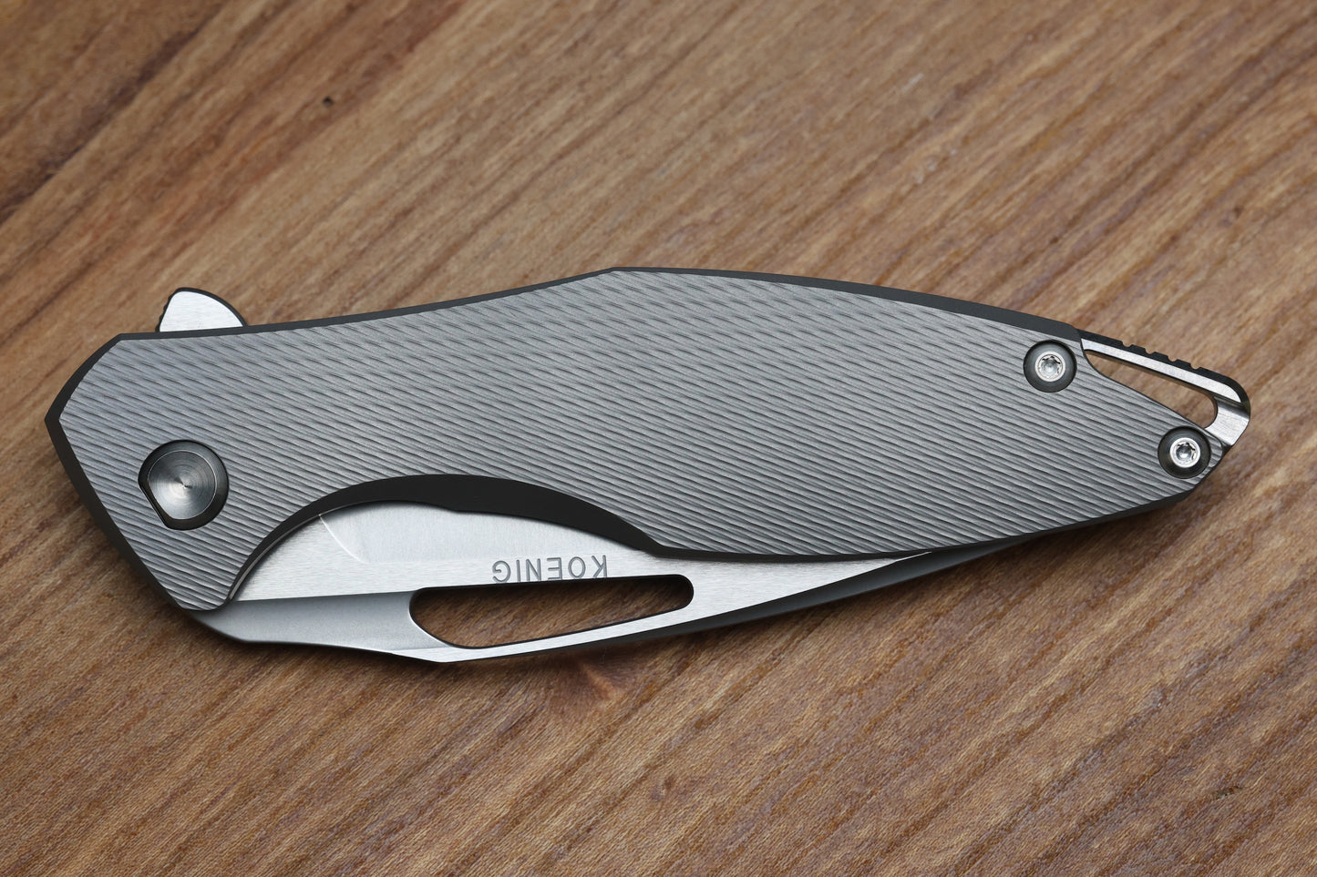KOENIG KNIVES ARIUS - CORDA TITANIUM HANDLE - SILVER HARDWARE - BURNISHED W/ POLISHED FLATS M398 BLADE