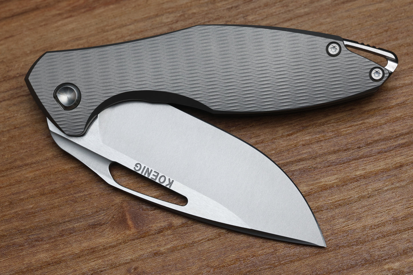 KOENIG KNIVES MINI ARIUS - NON FLIPPER - PLEXA TITANIUM HANDLE - SILVER HARDWARE - BURNISHED W/ POLISHED FLATS M390 BLADE