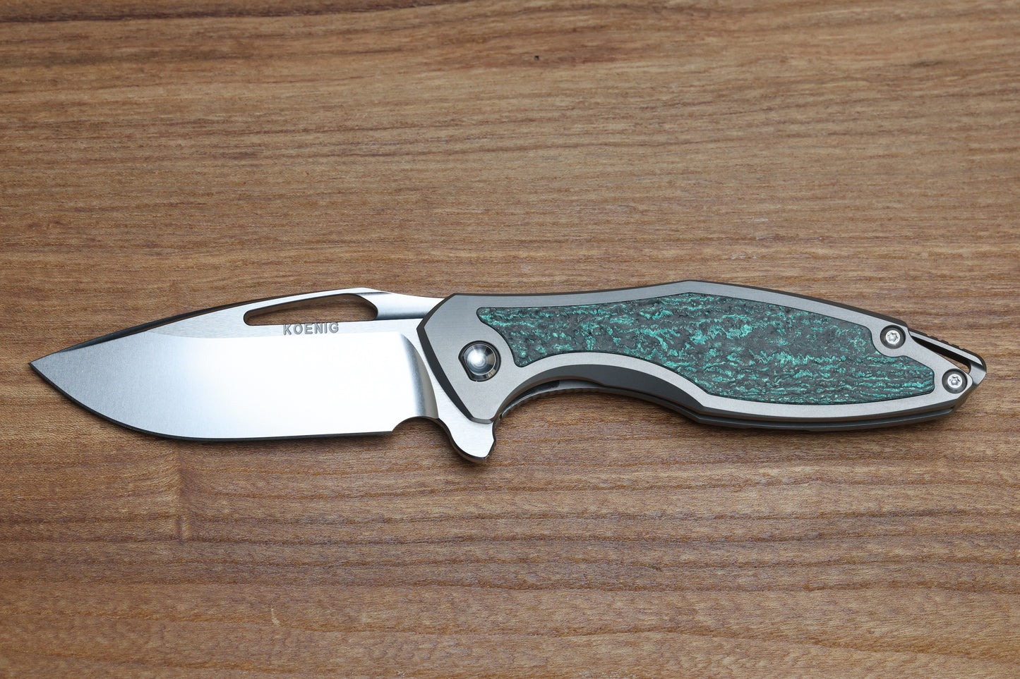 KOENIG KNIVES ARIUS FLIPPER - TEAL MAGNETIC CARBOTI INLAY M390