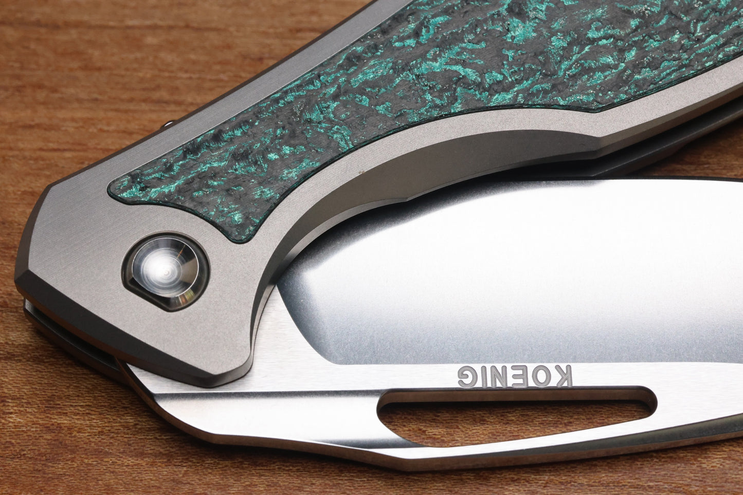 KOENIG KNIVES ARIUS FLIPPER - TEAL MAGNETIC CARBOTI INLAY M390