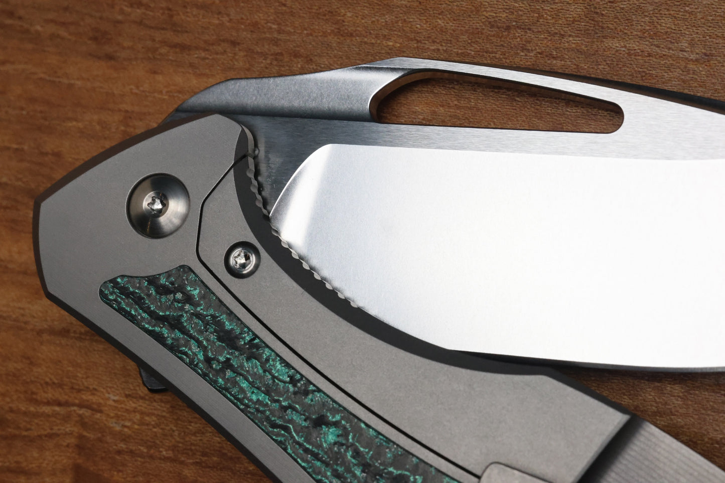 KOENIG KNIVES ARIUS FLIPPER - TEAL MAGNETIC CARBOTI INLAY M390