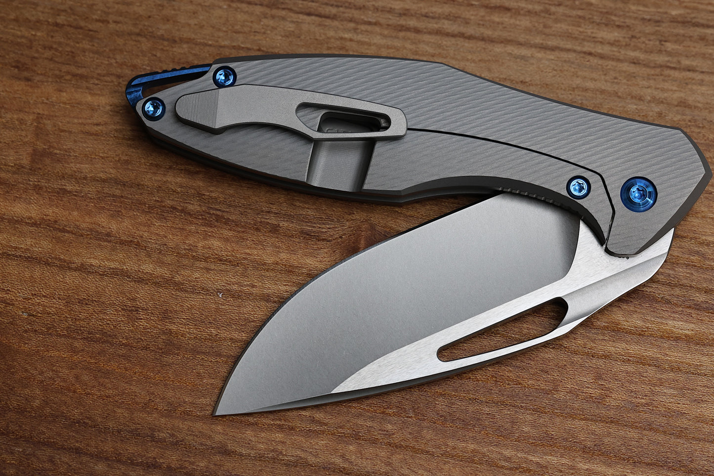 KOENIG MINI ARIUS - CORDA PATTERN - TITANIUM HANDLE - M390 BLADE