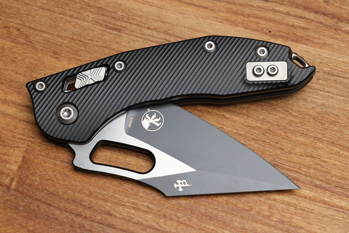 MICROTECH KNIVES MANUAL STITCH RAM LOK FLUTED BLACK ALUMINUM & TWO TONE BlACK M390MK 169RL-1 FL