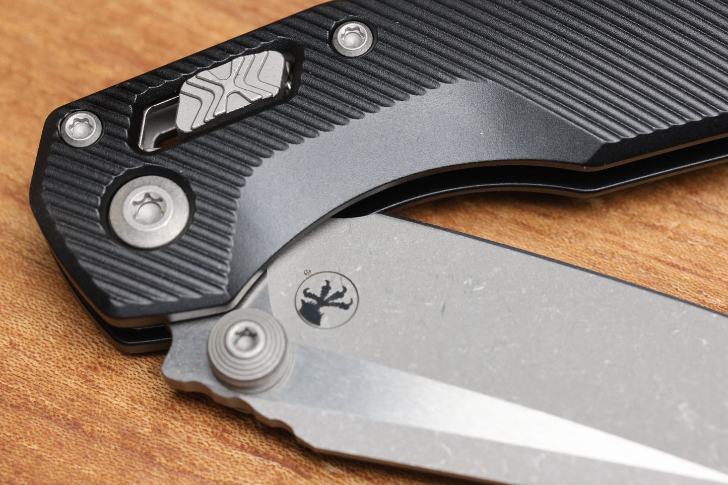 MICROTECH MSI RAM LOK MINI BLACK FLUTED ALUMINUM HANDLES W/ APOCALYPTIC M390MK 210M-10APFL