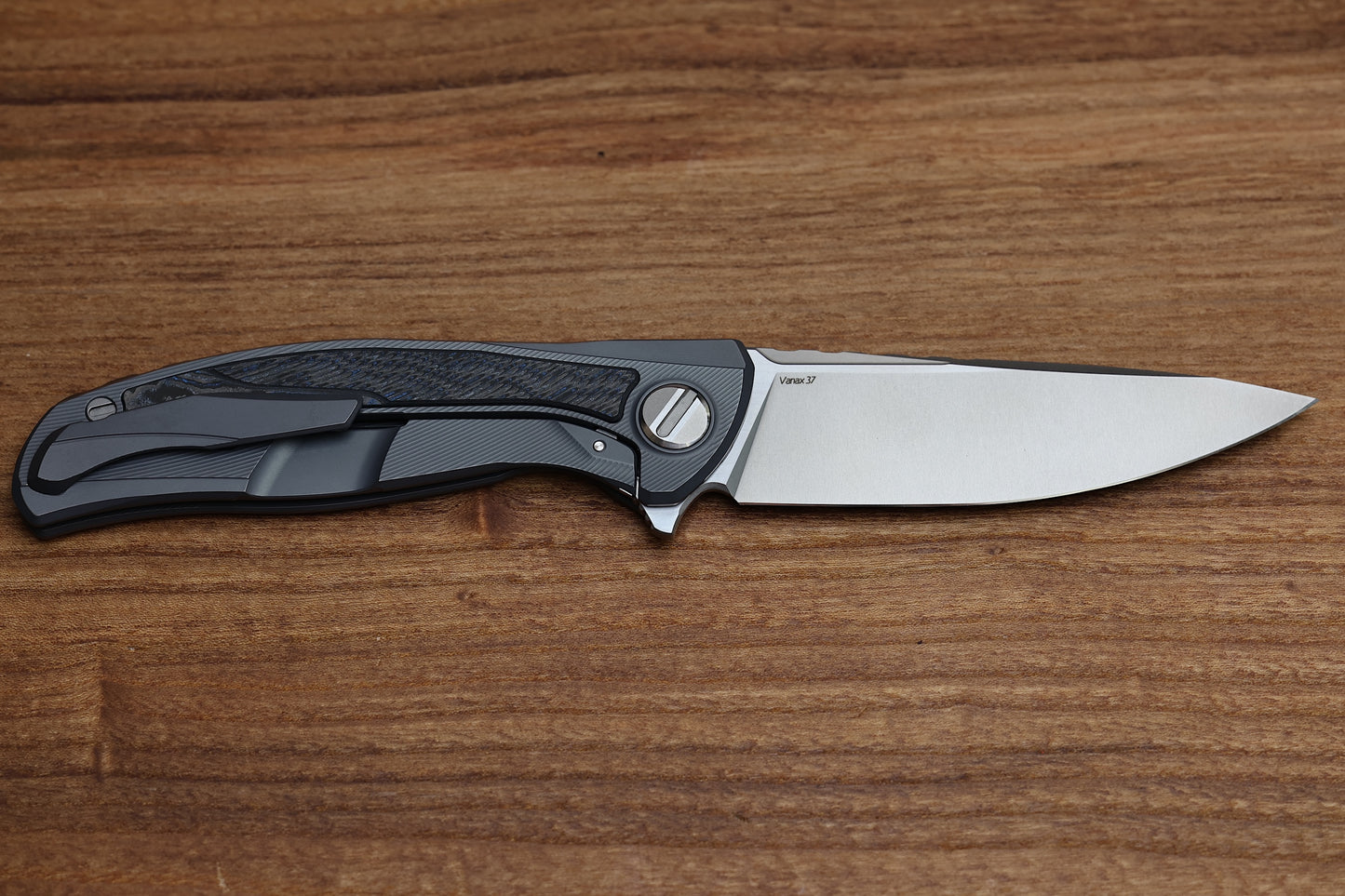 SHIROGOROV CUSTOM DIVISION F95NL – ELECTROWEAVE CARBOTI/TITANIUM HANDLE – VANAX 37 BLADE – SRRBS