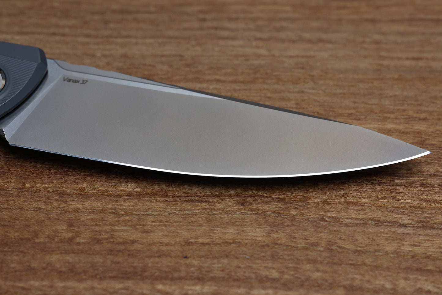 SHIROGOROV CUSTOM DIVISION F95NL – ELECTROWEAVE CARBOTI/TITANIUM HANDLE – VANAX 37 BLADE – SRRBS