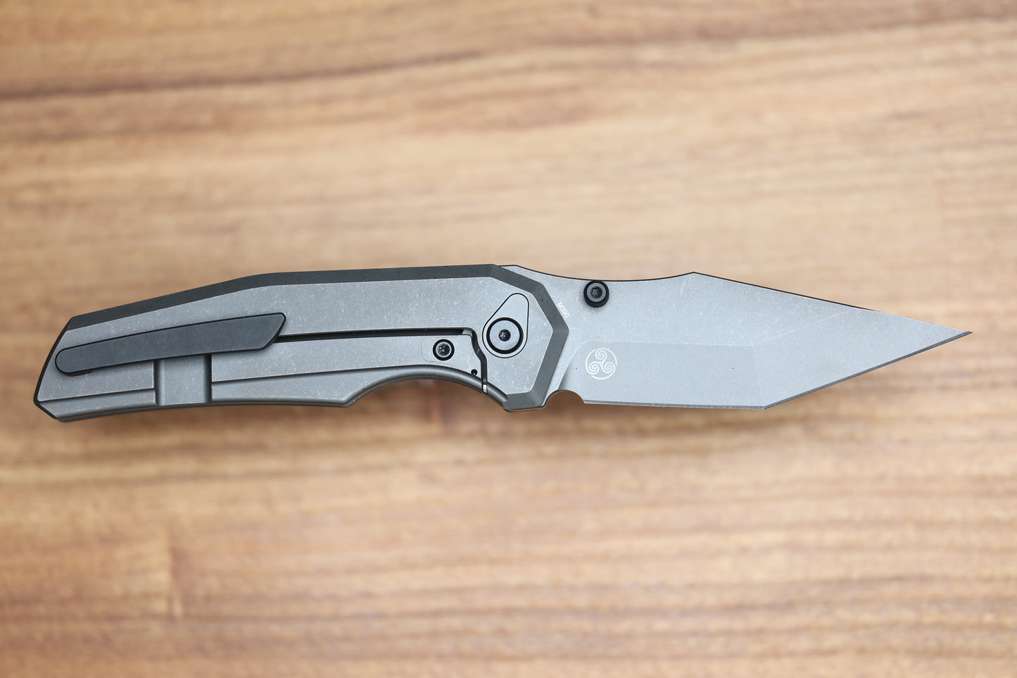 CHAVES KNIVES JAKE MCCOY OMEGA STREET STONEWASH GRAY PVD TITANIUM INTEGRAL HANDLE & STONEWASH GRAY PVD M390