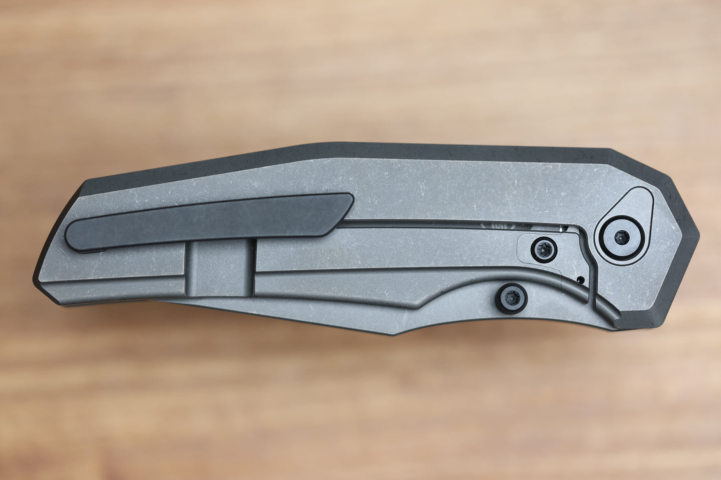 CHAVES KNIVES JAKE MCCOY OMEGA STREET STONEWASH GRAY PVD TITANIUM INTEGRAL HANDLE & STONEWASH GRAY PVD M390