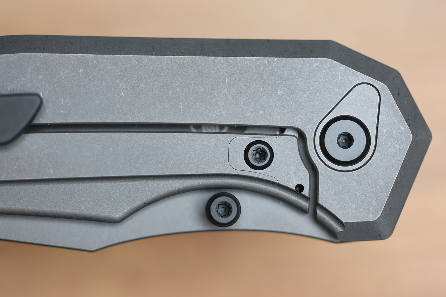 CHAVES KNIVES JAKE MCCOY OMEGA STREET STONEWASH GRAY PVD TITANIUM INTEGRAL HANDLE & STONEWASH GRAY PVD M390