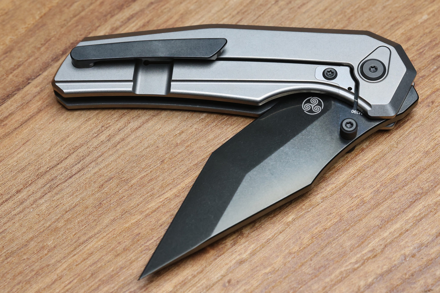 CHAVES KNIVES JAKE MCCOY OMEGA STREET BRIGHT STONEWASH TITANIUM INTEGRAL HANDLE & BRIGHT STONEWASH DLC M390