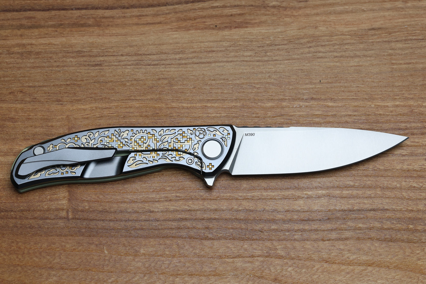 SHIROGOROV KNIVES / TI2 DESIGN COLLABORATION BLACK HULA "BRONZE PIXELATED FLOWER" F95 - M390 BLADE - TITANIUM HANDLE - MRBS